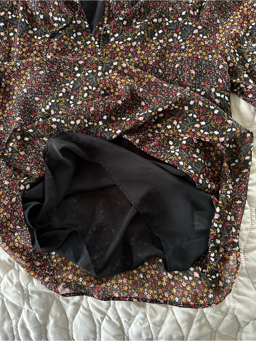 🔥2/$15 Reitmans Dark Floral Chiffon Peasant Blouse Ruffle Neck Sheer Boho V-Neck - Picture 7 of 11
